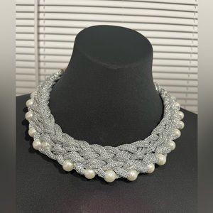 Material Silver Necklace with Pearls Used has no problems